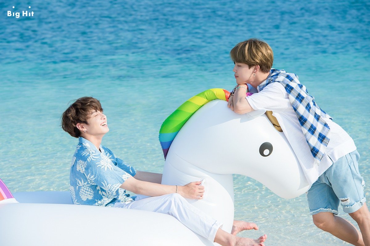防弹少年团〔bts〕夏日写真summer package 2017