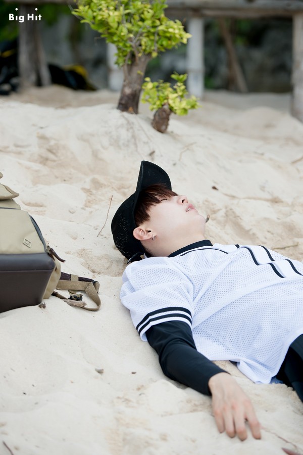 防弹少年团〔bts〕夏日写真summer package 2017