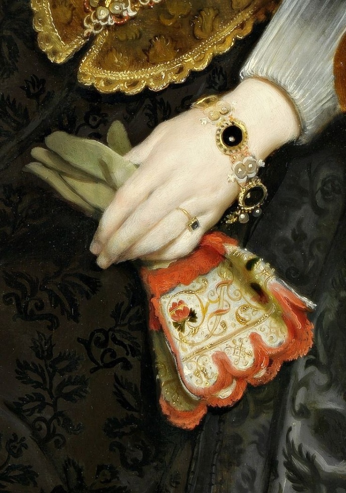在文艺复兴时期,戴着手套是一个很常见的特征,我们经常可以在油画中