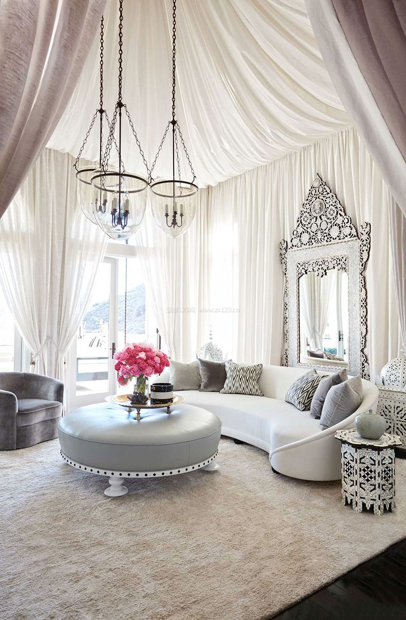 2017新古典风格客厅白色窗帘装修效果图片