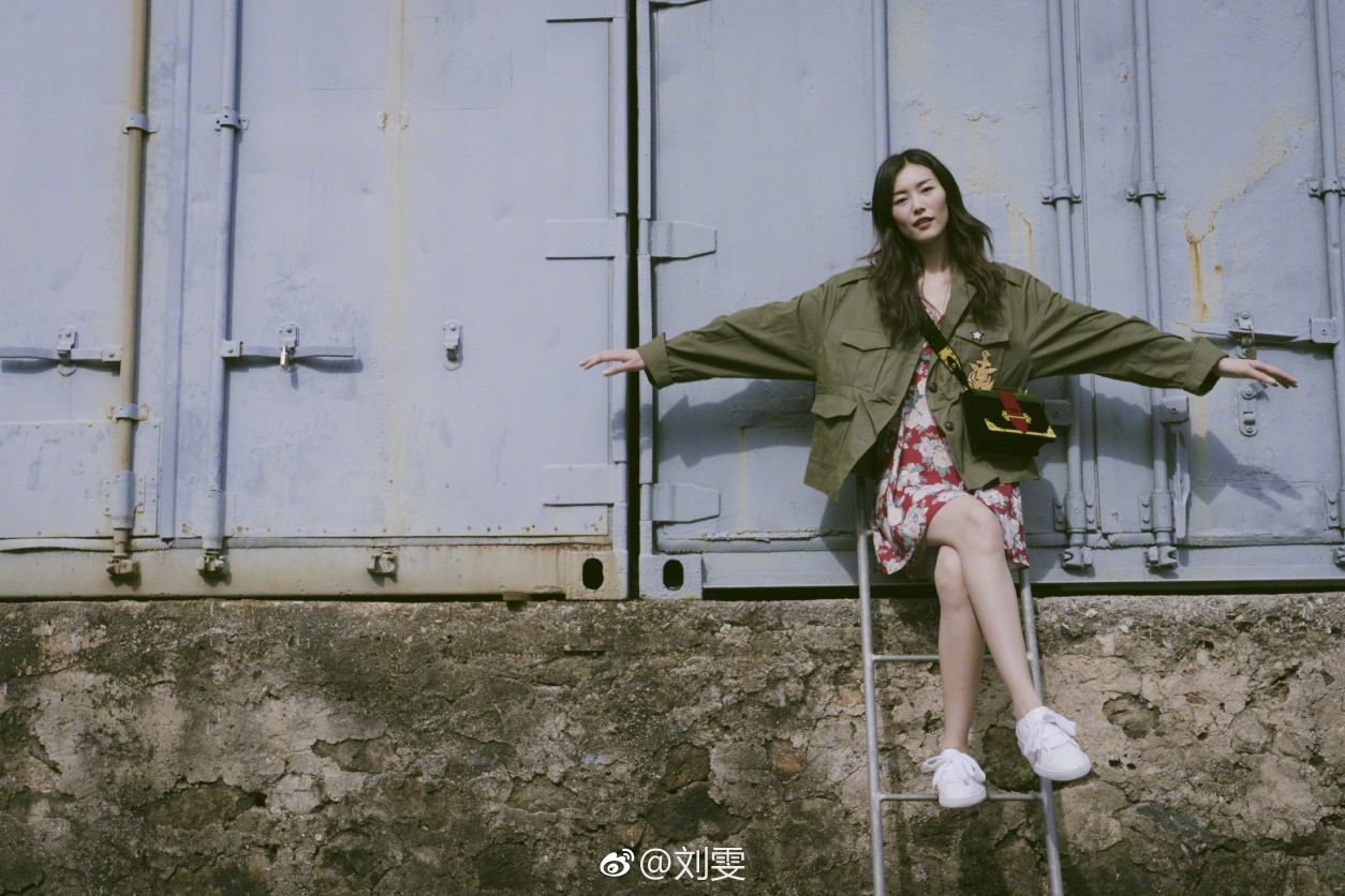 大表姐刘雯街拍