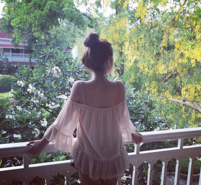 女头背影