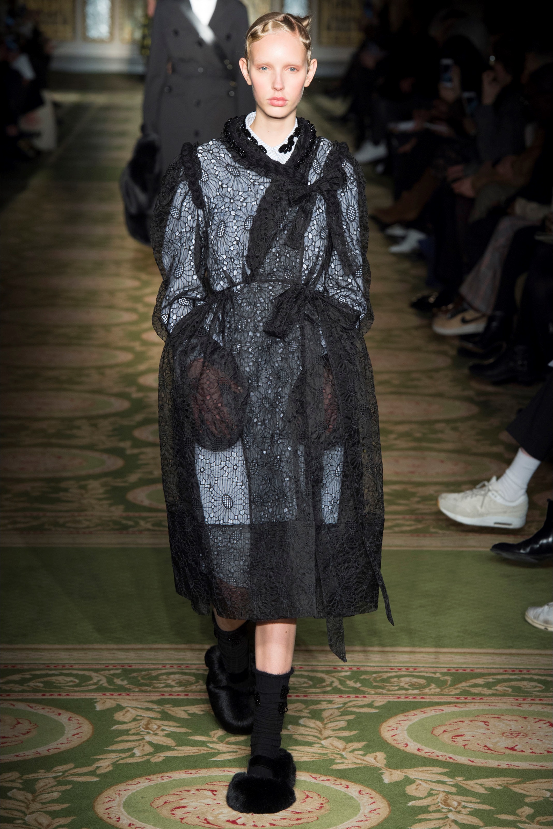 西蒙娜·罗莎 (simone rocha)2017秋冬高级成衣伦敦时装周