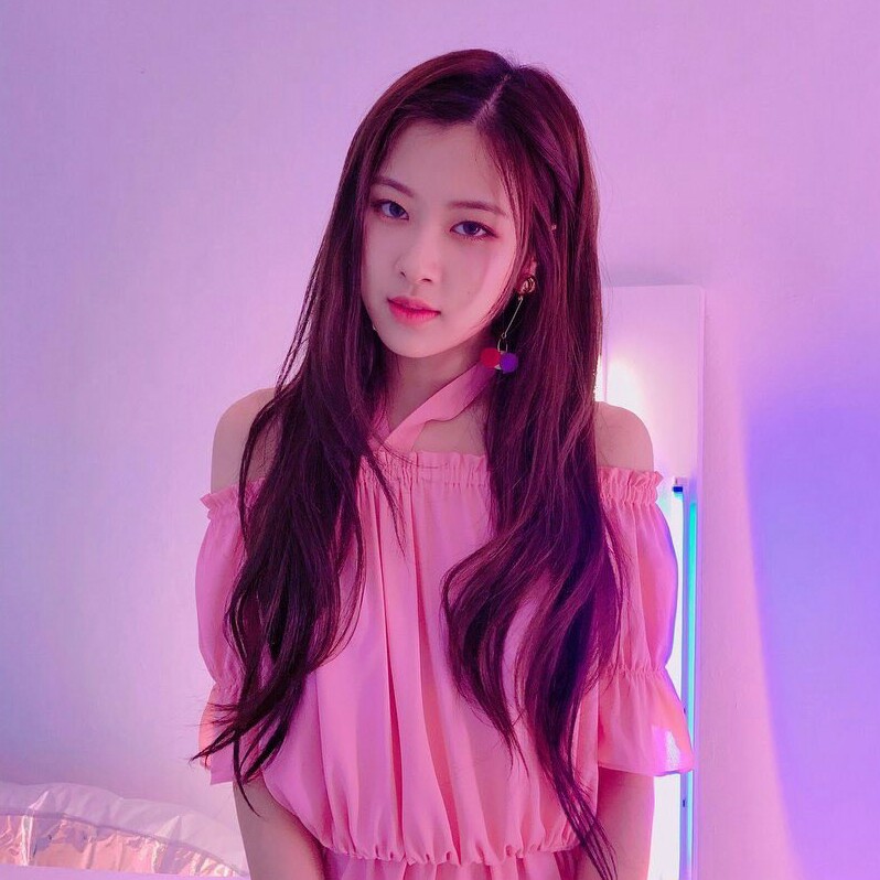 韩国女爱豆头像 blackpink 朴彩英rosé