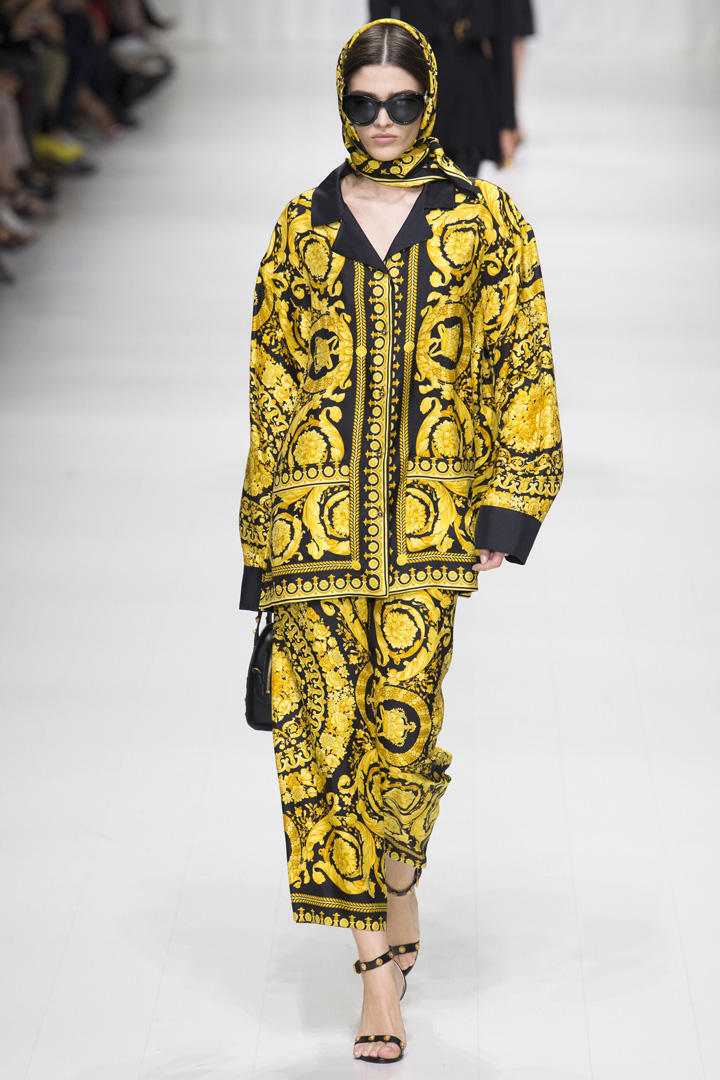 versace 2016奢侈品牌服装设计图关于图腾的秀场前卫风格女装图片
