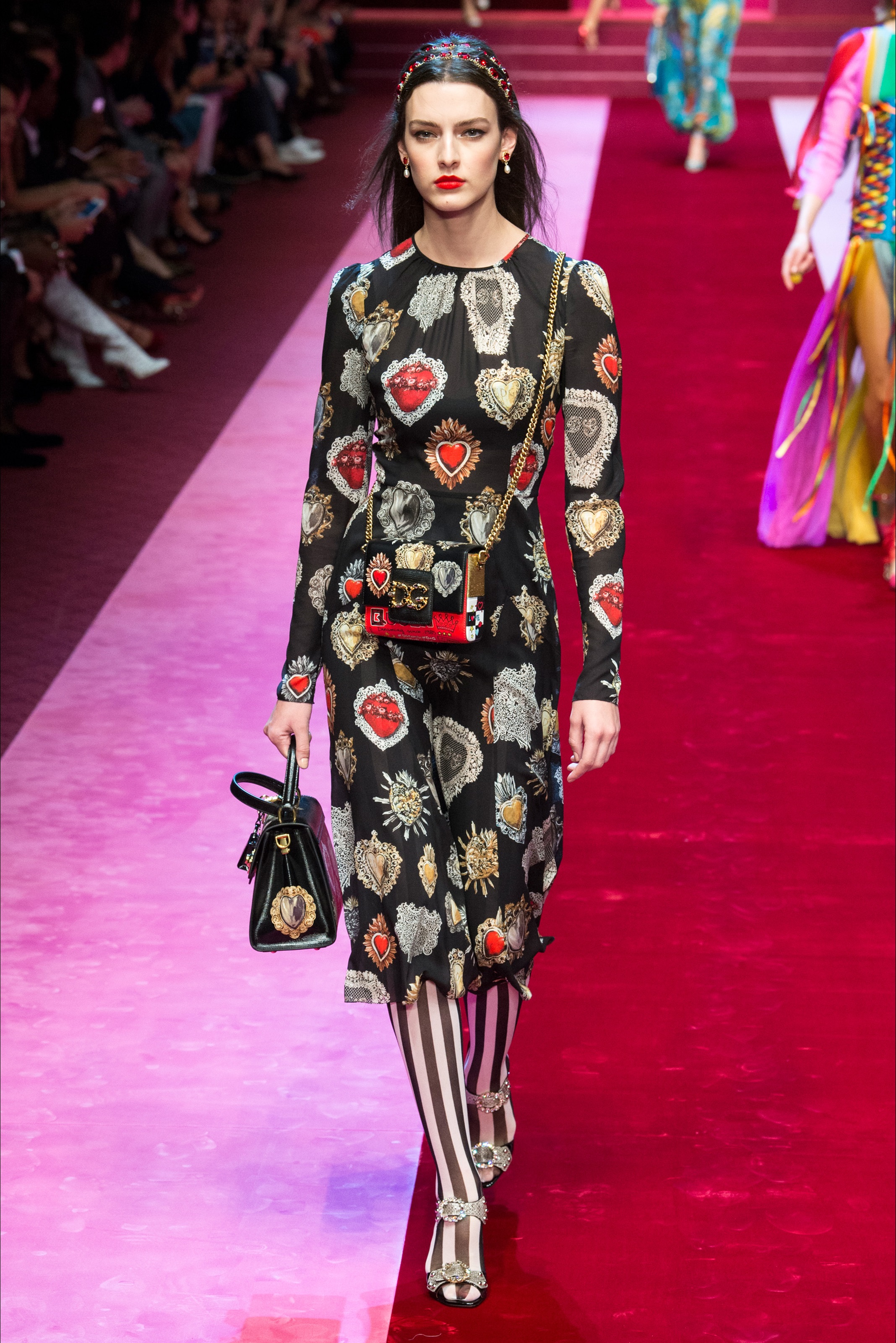 dolce gabbana(杜嘉班纳)于米兰时装周发布2018春夏高级成衣系列