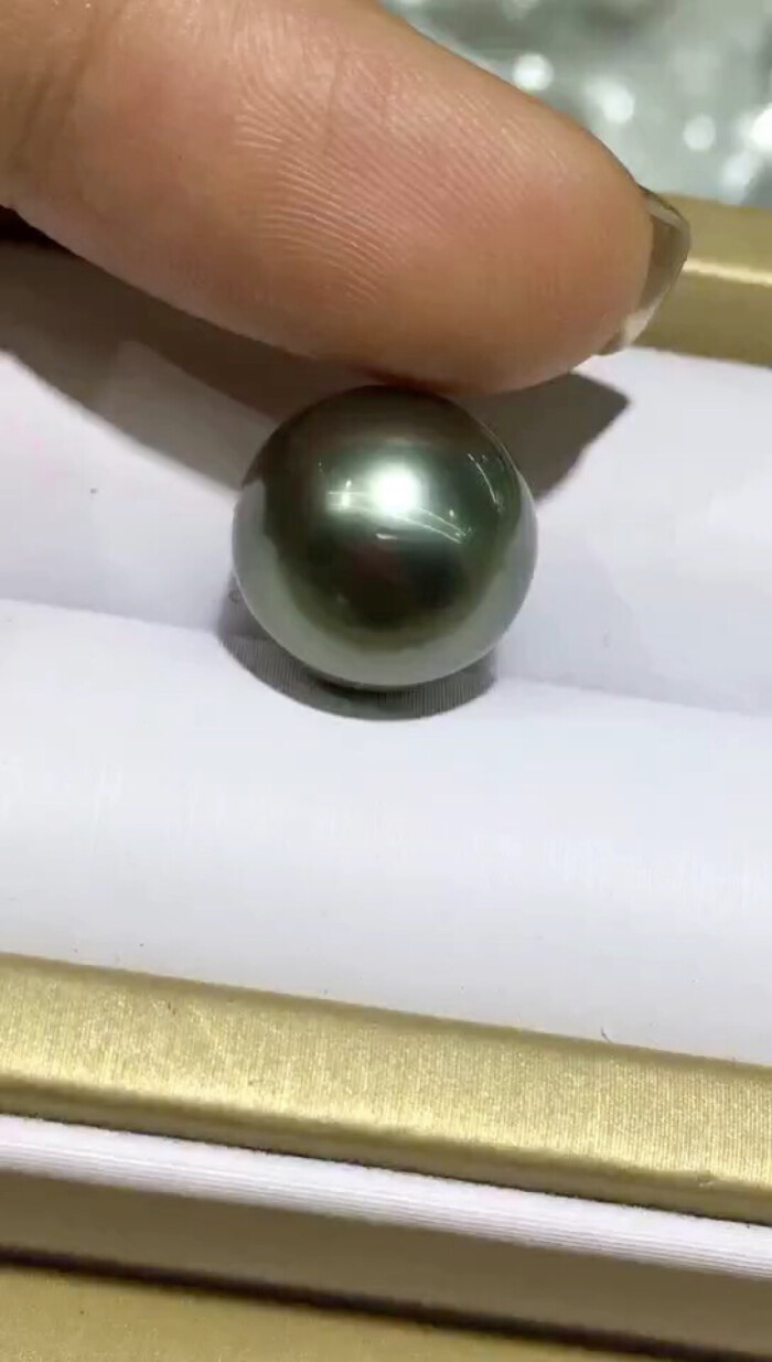秒13-14毫米大溪地墨绿绿珠,正圆强光,完美无瑕,很滑皮,一点生长纹都