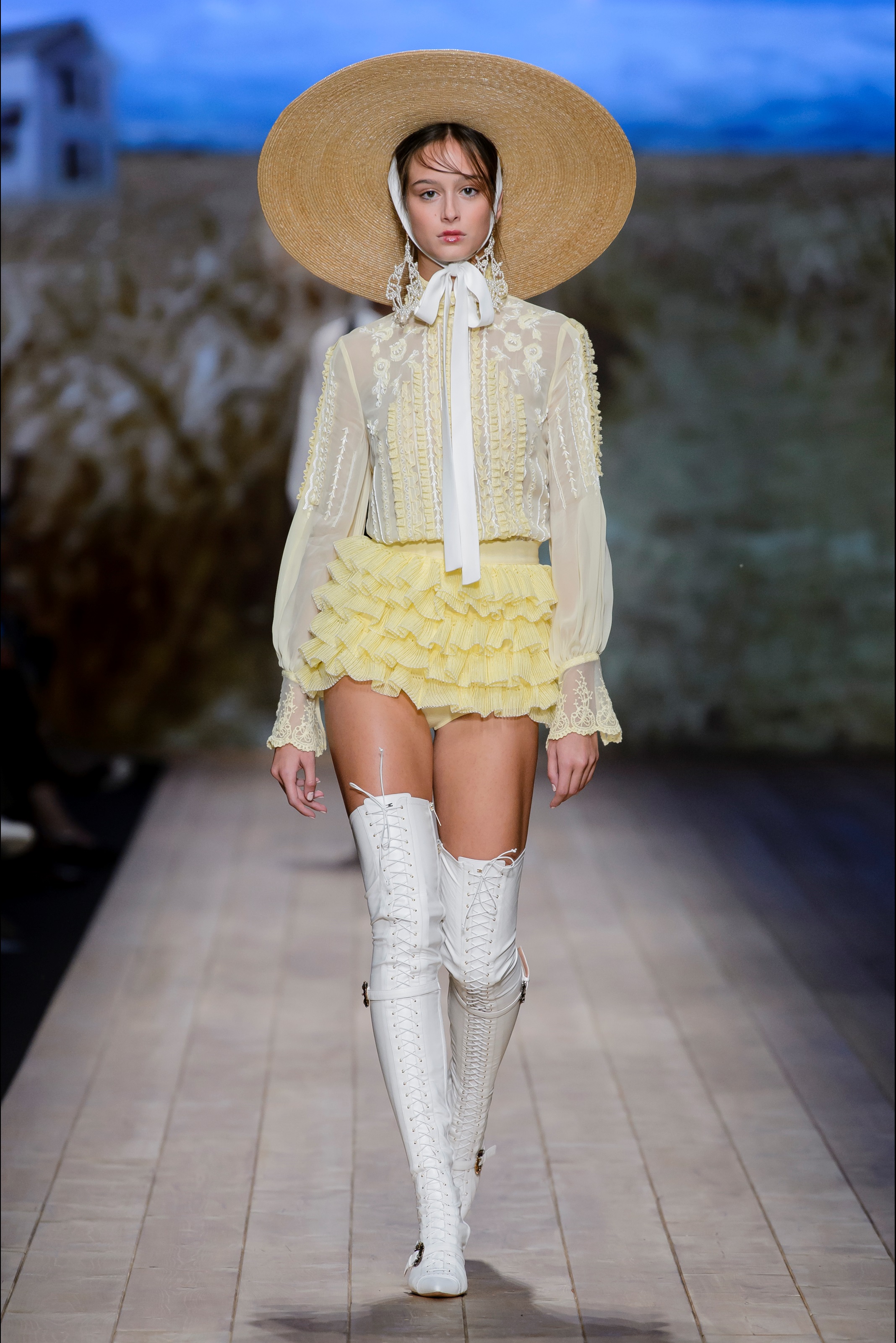 意大利时尚品牌elisabetta franchi 米兰时装周2018春夏高级成衣系列