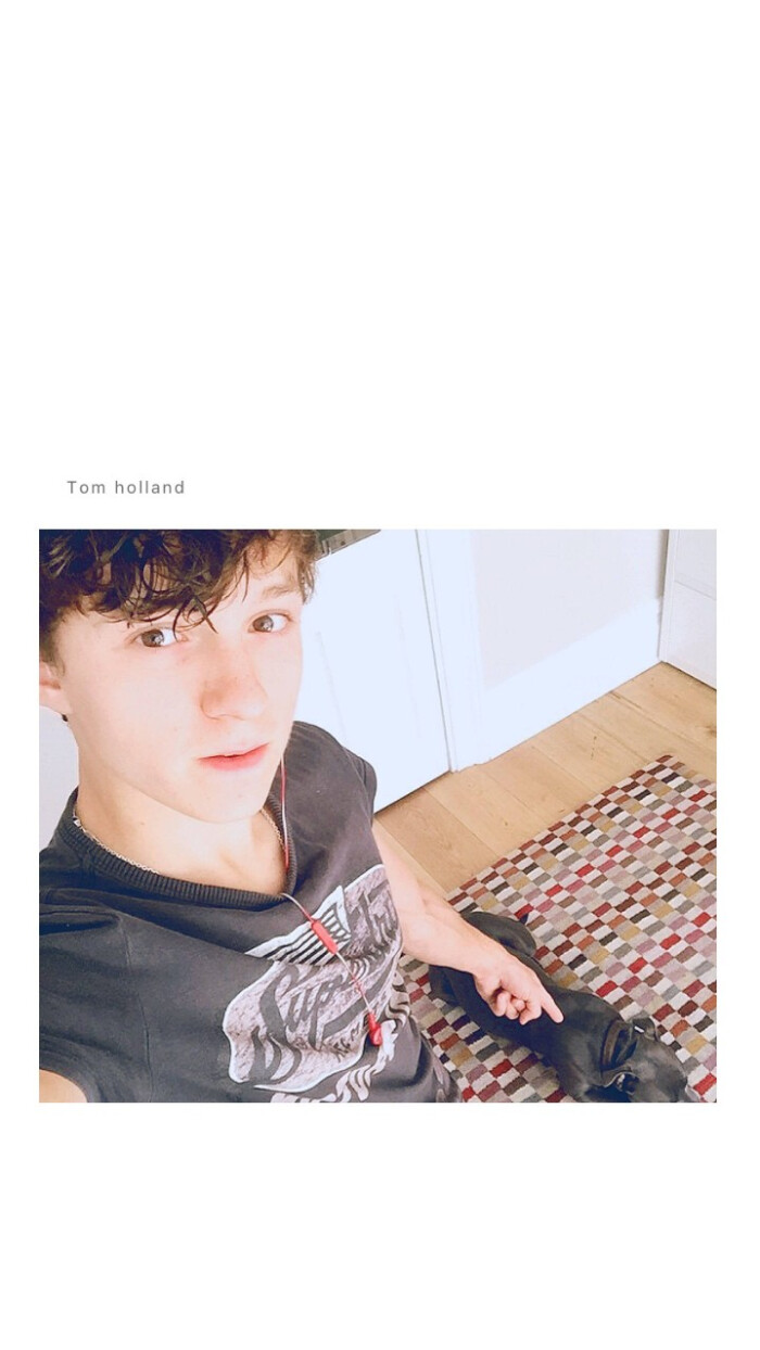 汤姆·赫兰德tom holland-图源微博.侵删!