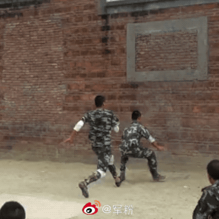 惊呆了 兵哥哥飞一般的速度 被中国军人帅到的点赞(073")