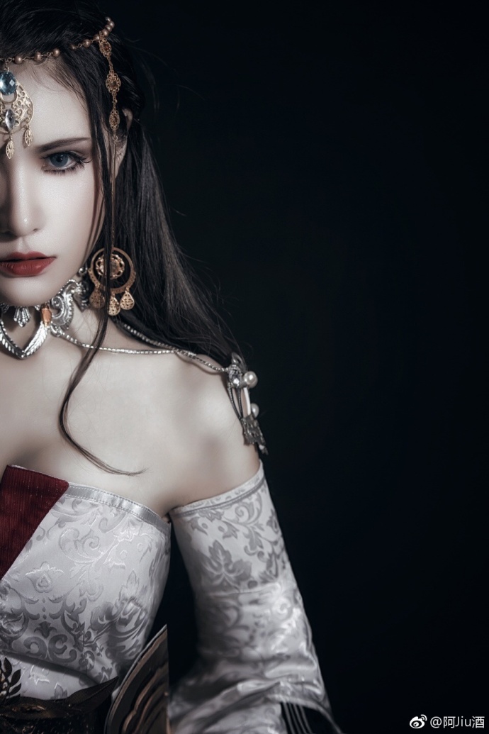 阿jiu酒 #剑网三cos# 明教【秦风喵姐】cos…-堆糖