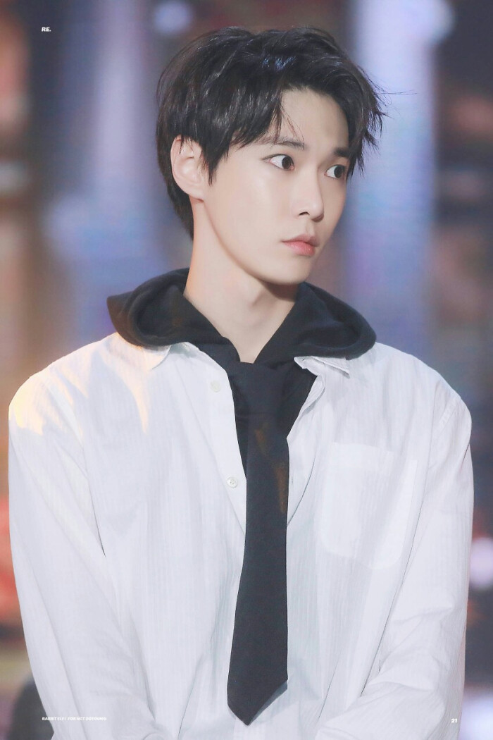 金道英,1996年2月1日出生于韩国首尔,韩国男歌手,男子演唱组合nct 127