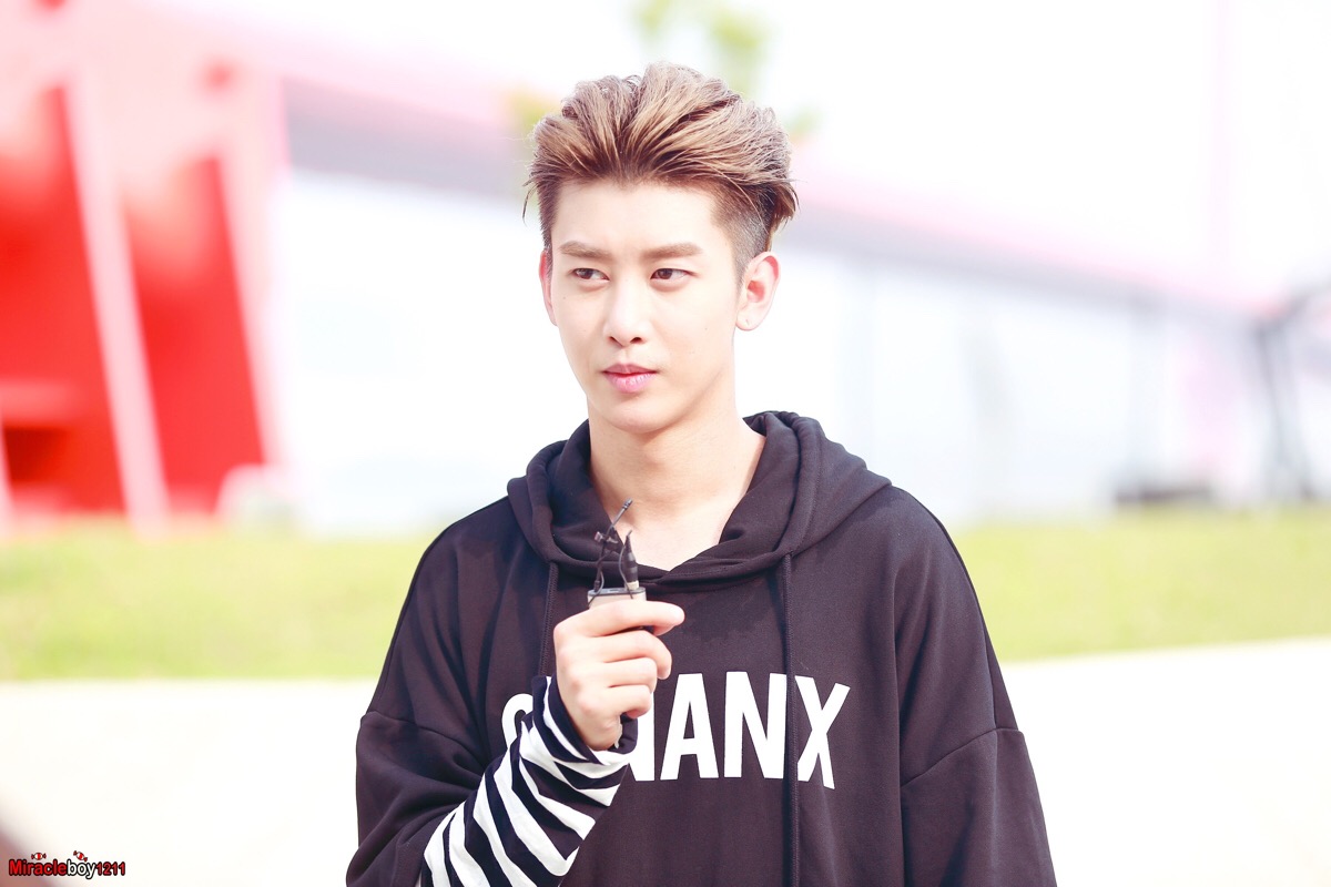 电视剧《热血狂篮》#uniq周艺轩# cr:logo