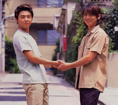 成员为堂本光一及堂本刚,于1993年8月6日组成.1997年7月21日正式出道.