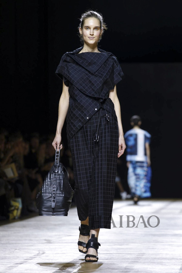 2018春夏巴黎时装周:三宅一生 (issey miyake) 女装秀
