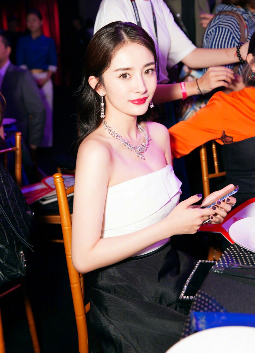杨幂,1986年9月12日出生于北京市,华语影视女演员,流行乐歌手,影视