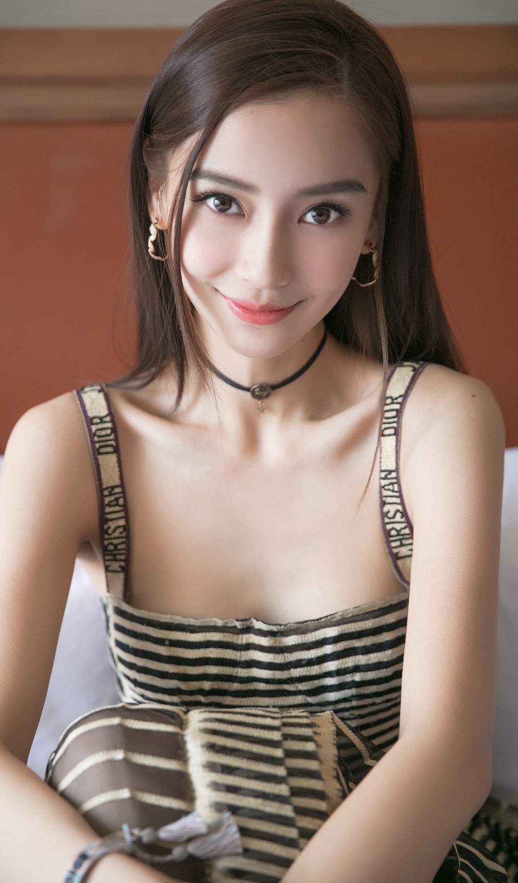 angelababy代言的珠宝,angelababy代言的衣服 【angelababy薄纱礼裙助阵开店活动 贺其业绩报喜】群星闪耀的红毯上