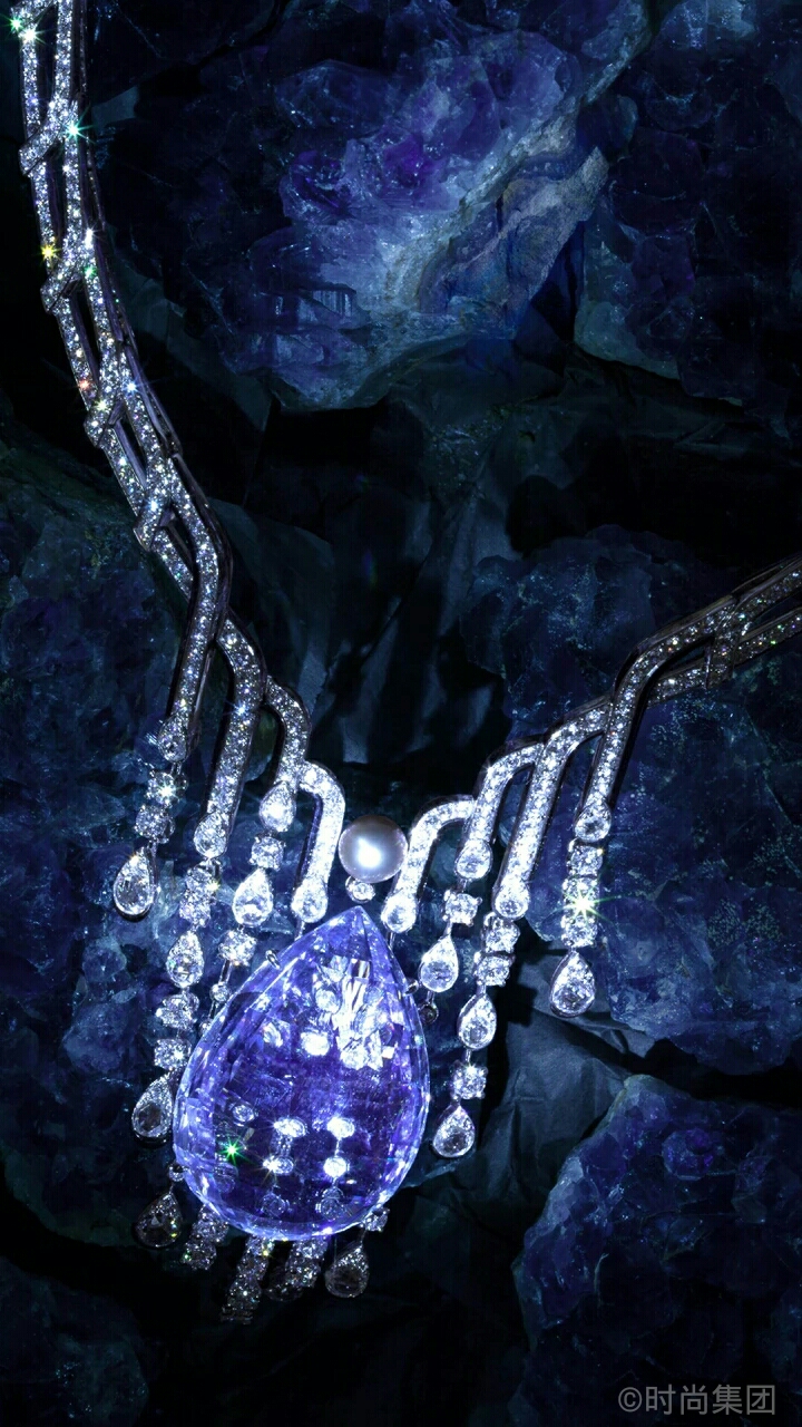 柔情似水,佳期如梦,浪漫在飘浮的梦中,风韵犹存.@芭莎珠宝