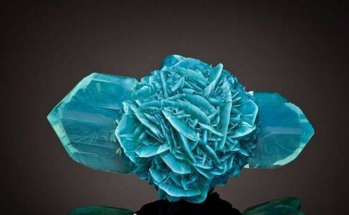 一块超对称产自加拿大的透石膏 selenite