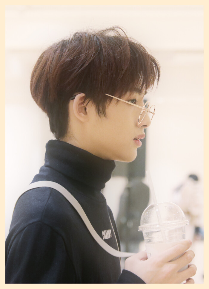 winwin董思成(//∇//)戴眼镜真的超级超级超…-堆糖,美好生活研究所