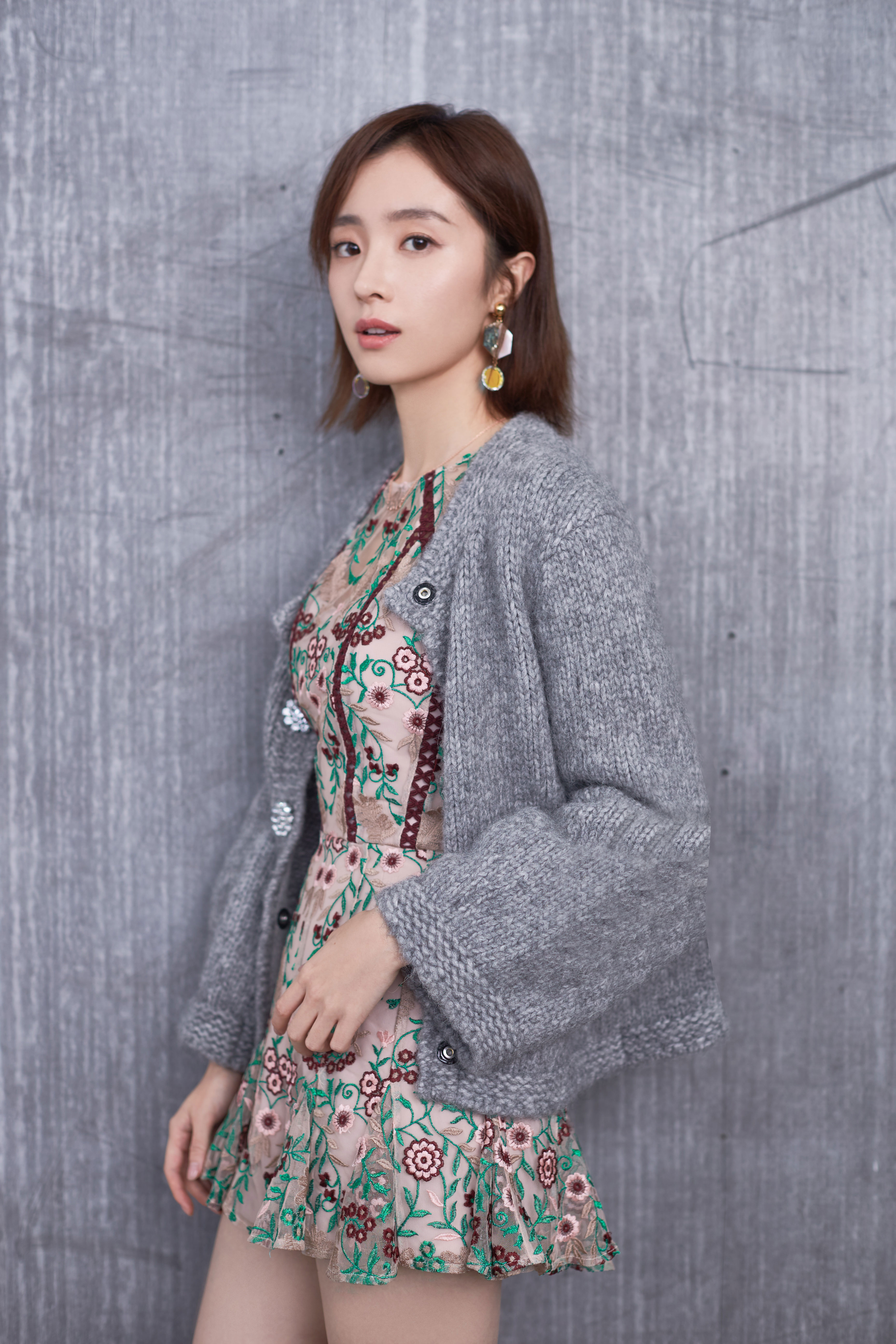 演员胡冰卿拍摄的杂志图
