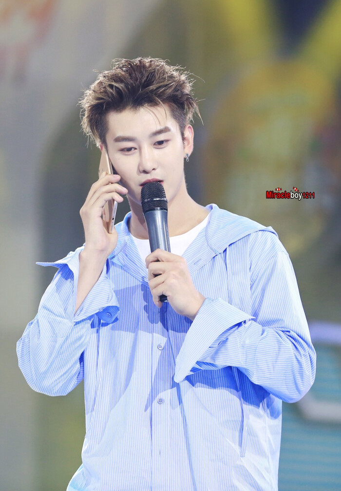 粉丝卡@uniq-周艺轩 cr:logo