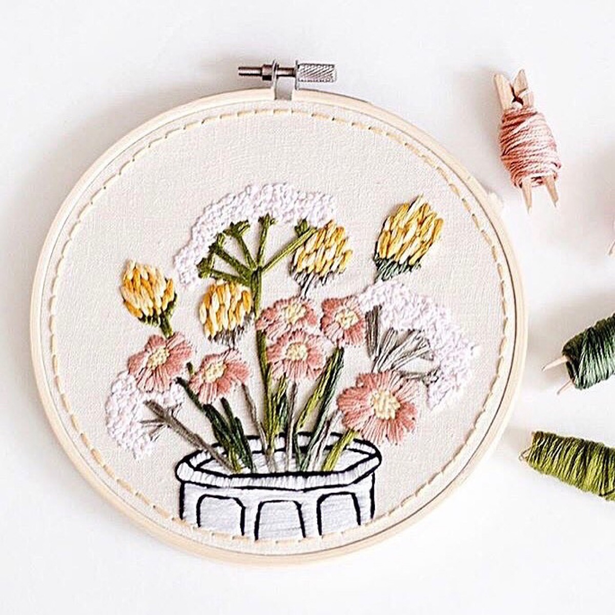 植物手工立体刺绣 图片来源:ins:sarahkbenning