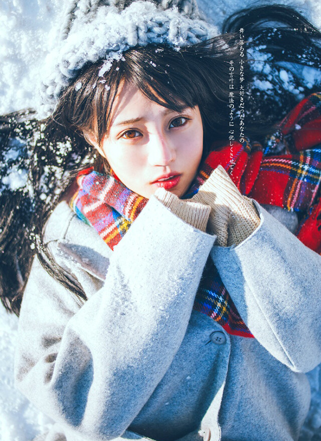 清纯甜大眼美女美女户外写真请周天雪地留步图片