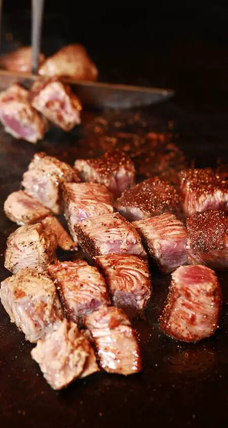 超大粒烤肉的唯美美食手机壁纸图
