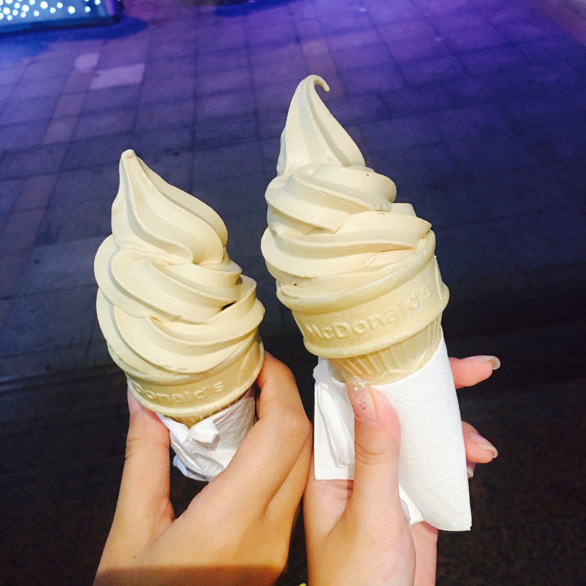 麦当劳冻鸳鸯奶茶甜筒 wcr