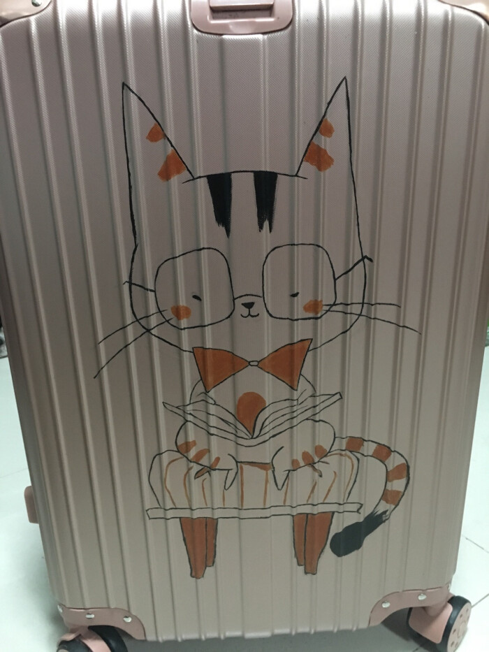 行李箱绘画(微博@枂边)