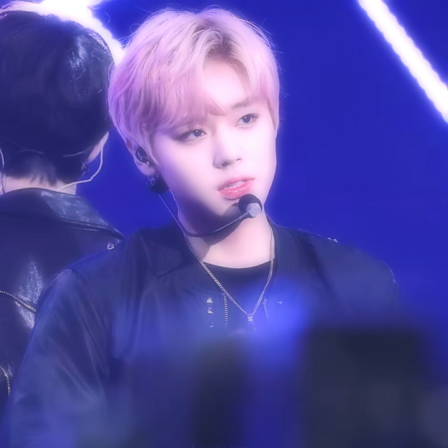 朴志训 头像 男爱豆 韩国 男团 wannaone