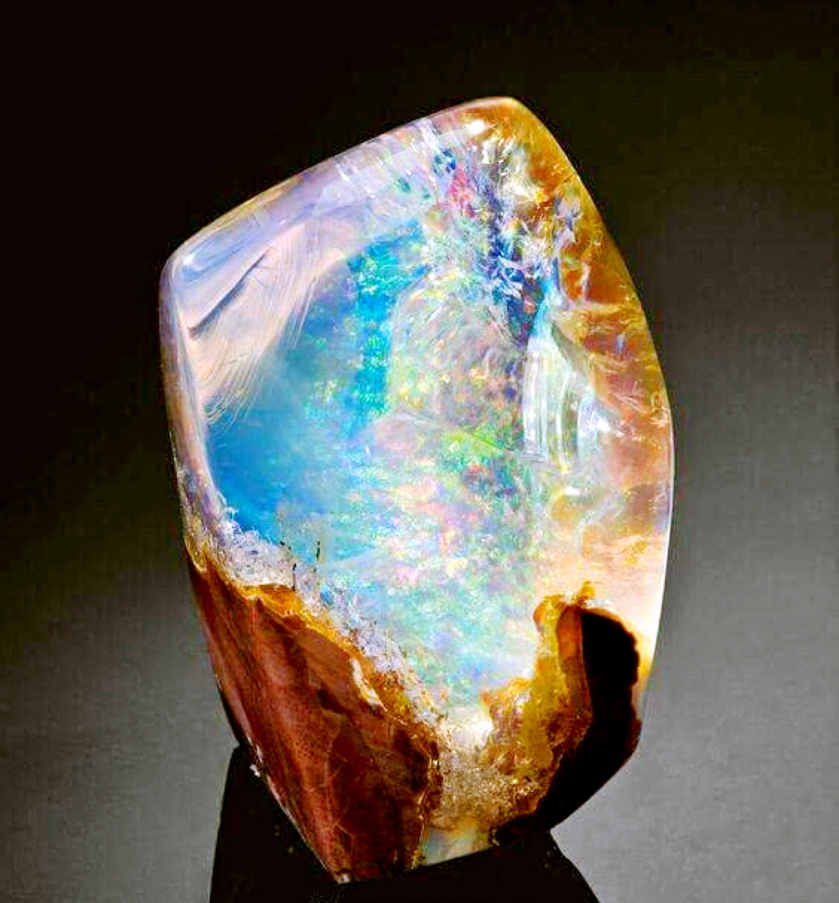 重达2290ct 的巨型欧珀 opal 矿石 其实我也想知道这颗最后变成了什么