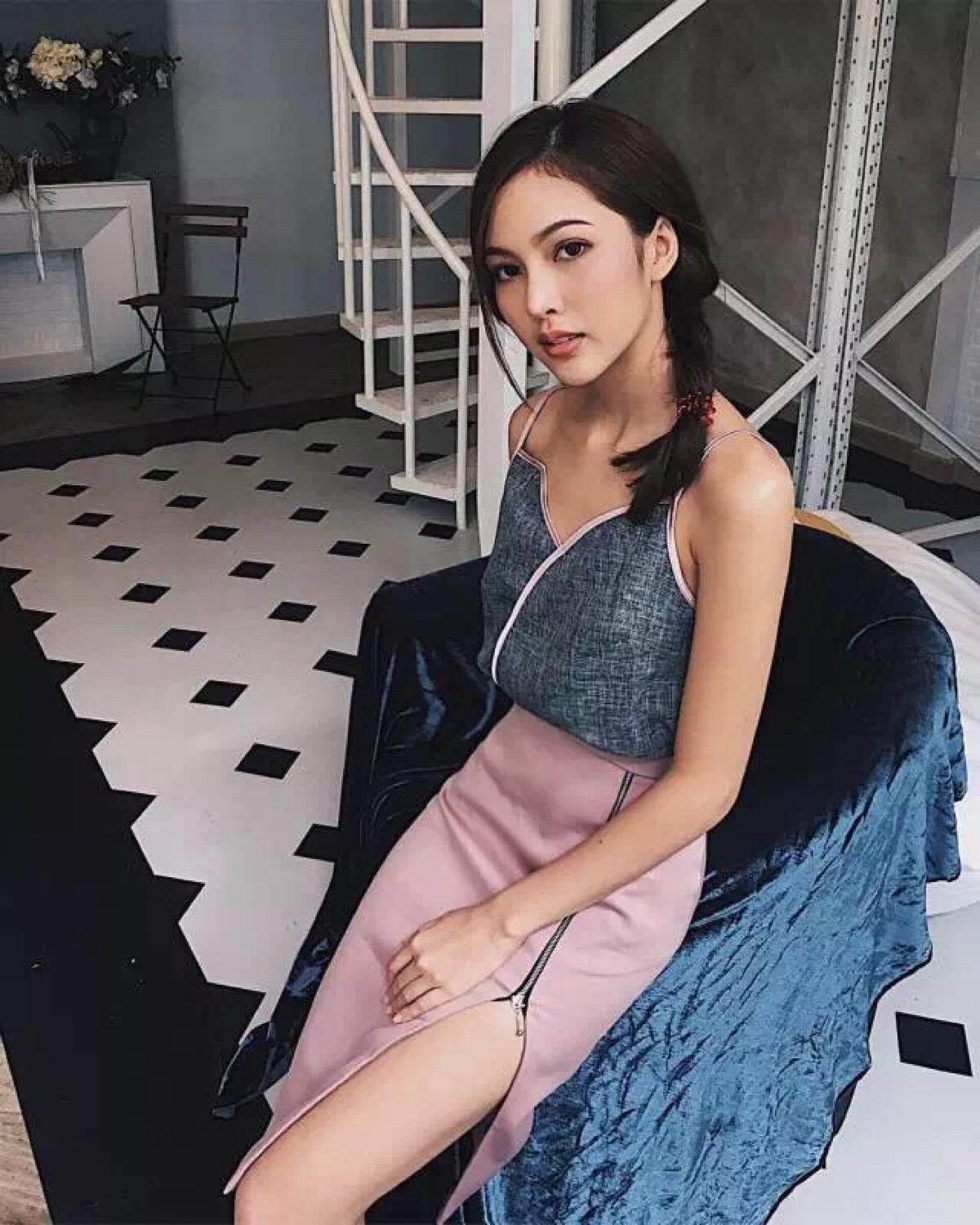 她叫benzmonchanok sa,是泰国的ins红人,据说也是一枚