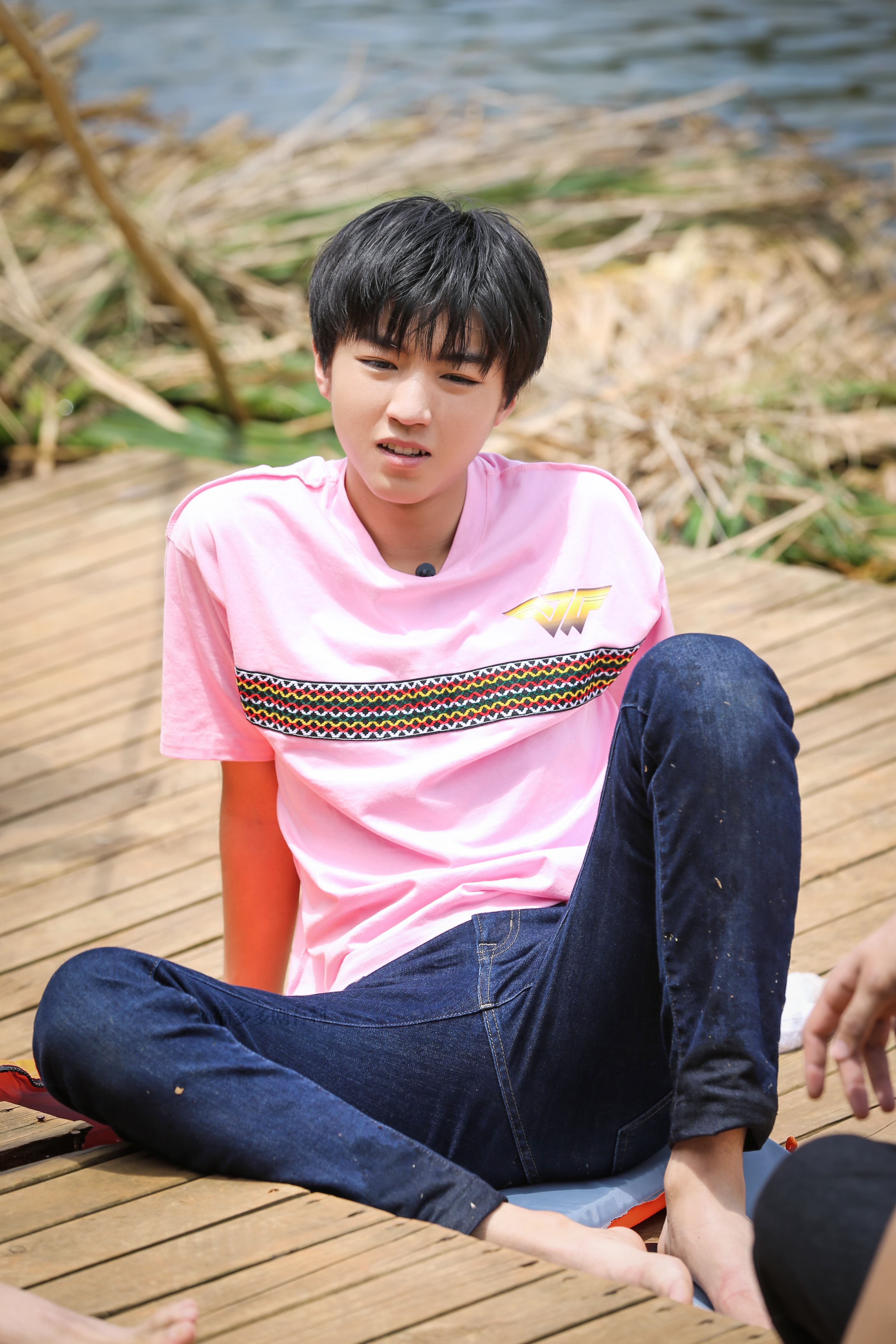 王俊凯 2017.04.20《高能少年团》录制 cr:logo