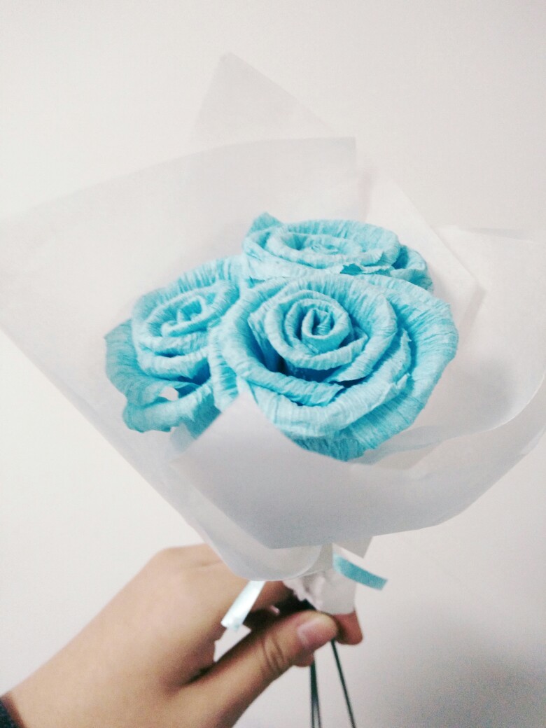 皱纹纸手工3朵小花束