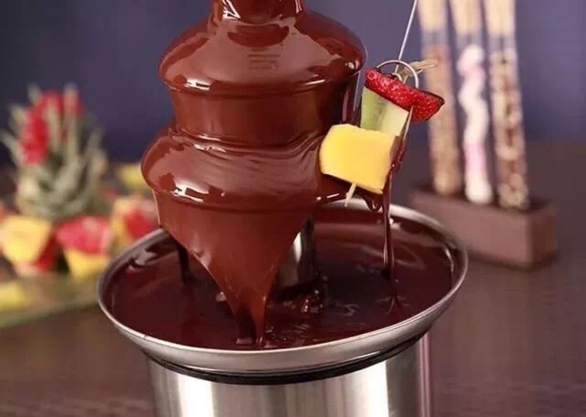 喷泉形式的巧克力fondue