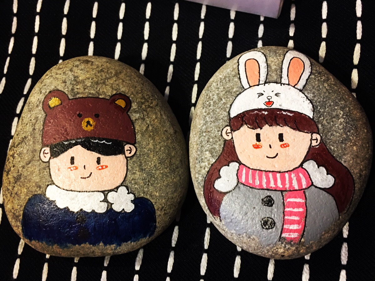 伊娃酱手绘石头画 小情侣 头像 情人节 礼物