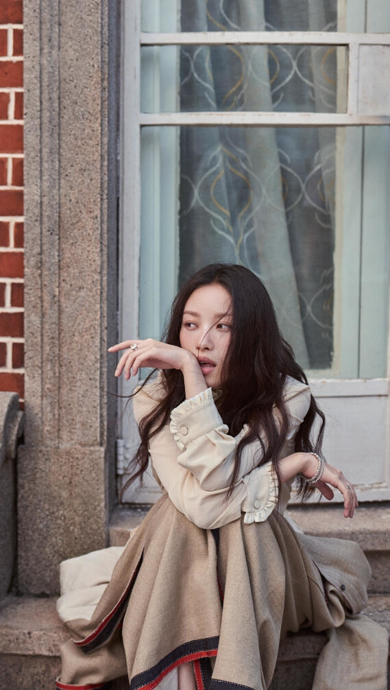 【倪妮时尚大片出炉 温柔有气场】壁纸 明星 美女 女神 妆容 写真