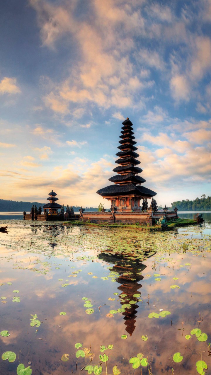 印度尼西亚最有名也最耀眼的旅游区.由于地处热带,气候十分怡人.