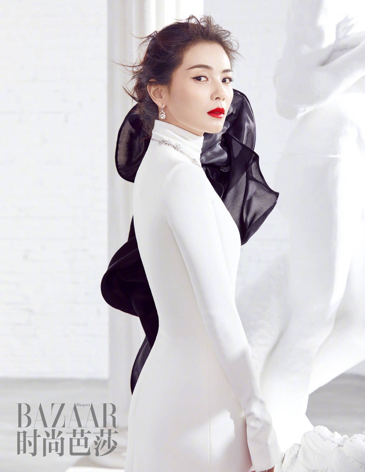 美图系列##刘涛# @刘涛tamia 登上《时尚芭莎》一月下封面大片"清醒