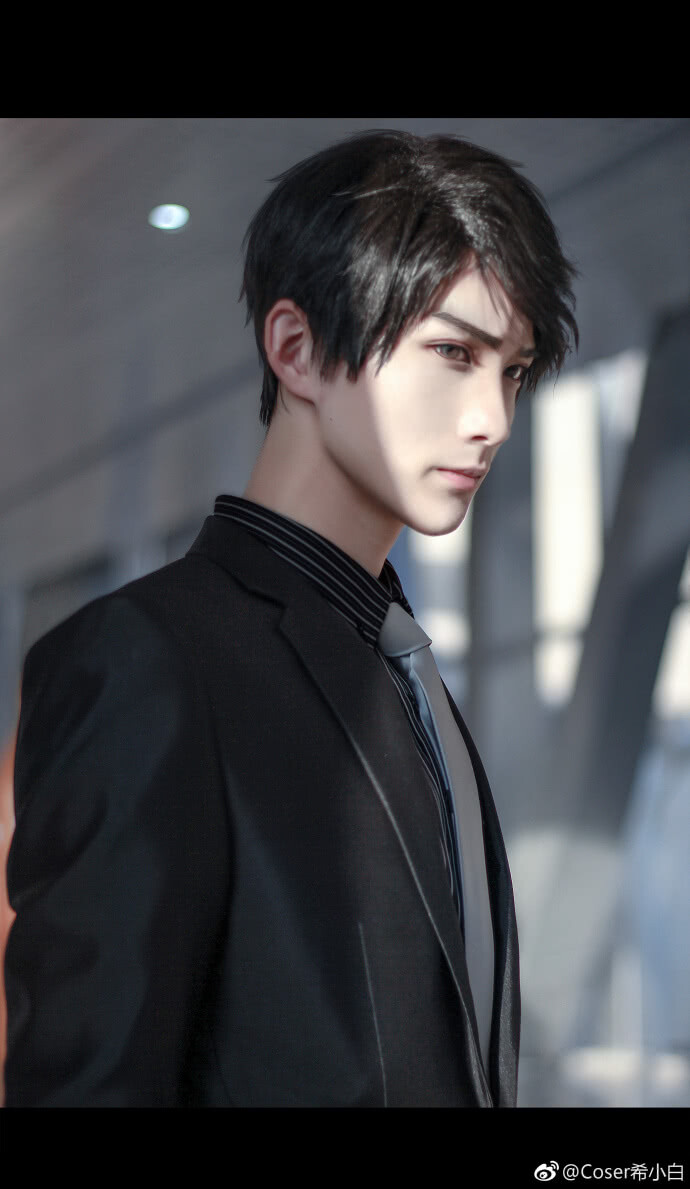 cosplay恋与制作人,黑saber泳装cos 恋与制作人 cos李泽言 coser希小白