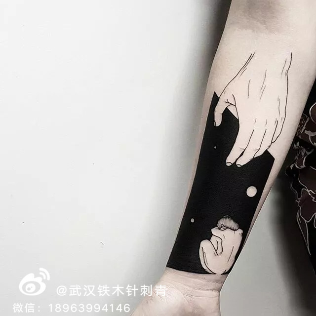 手臂线条纹身图案
