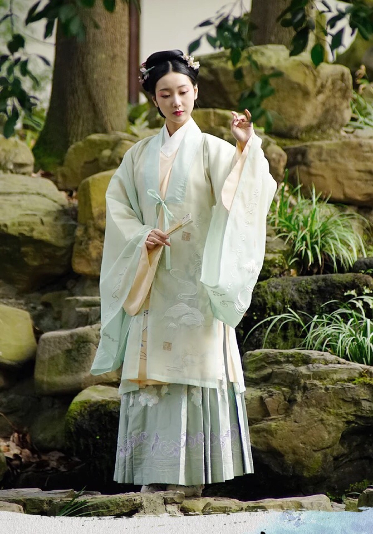 直领绣花披风·虚词#都城南庄