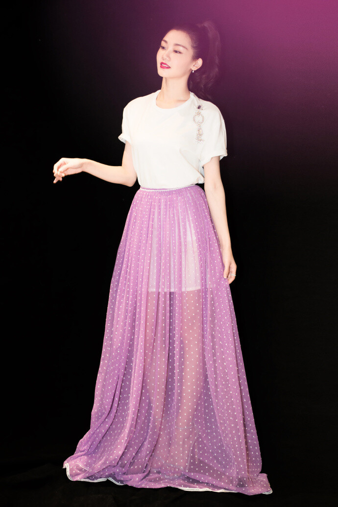 【苗苗】冰肌玉骨,明眸皓齿,亭亭玉立,楚楚动人,婀娜多姿,花容月貌,翩