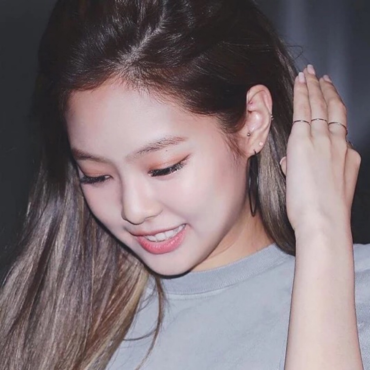 jennie同款耳洞图片