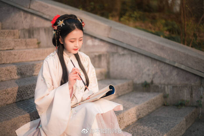 出镜仙女:@妖筱青美师父:@知竹zz 服装:@清辉