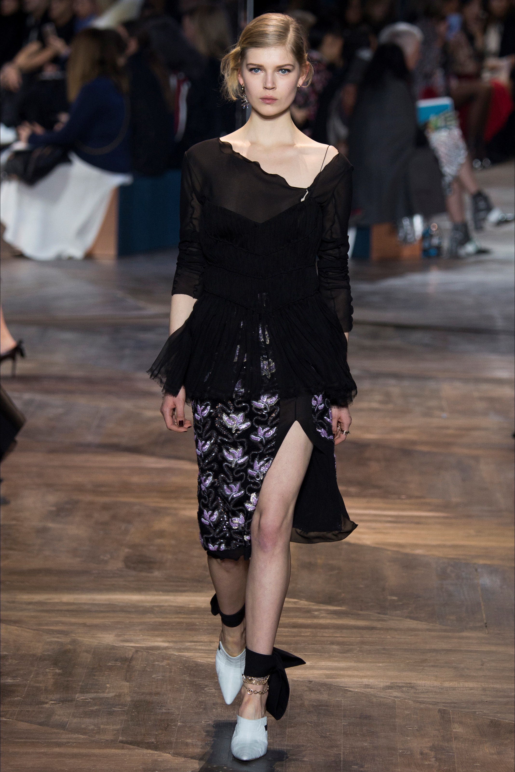 christian dior(迪奥)于巴黎时装周发布2016春夏高定系列