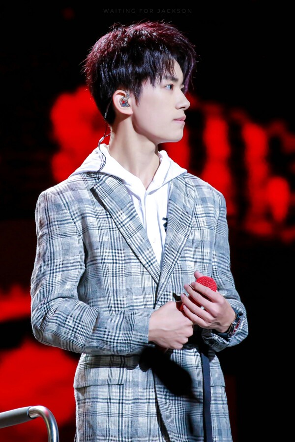 易烊千玺#tfboys 1128易烊千玺十七岁生日会 高清 帅气