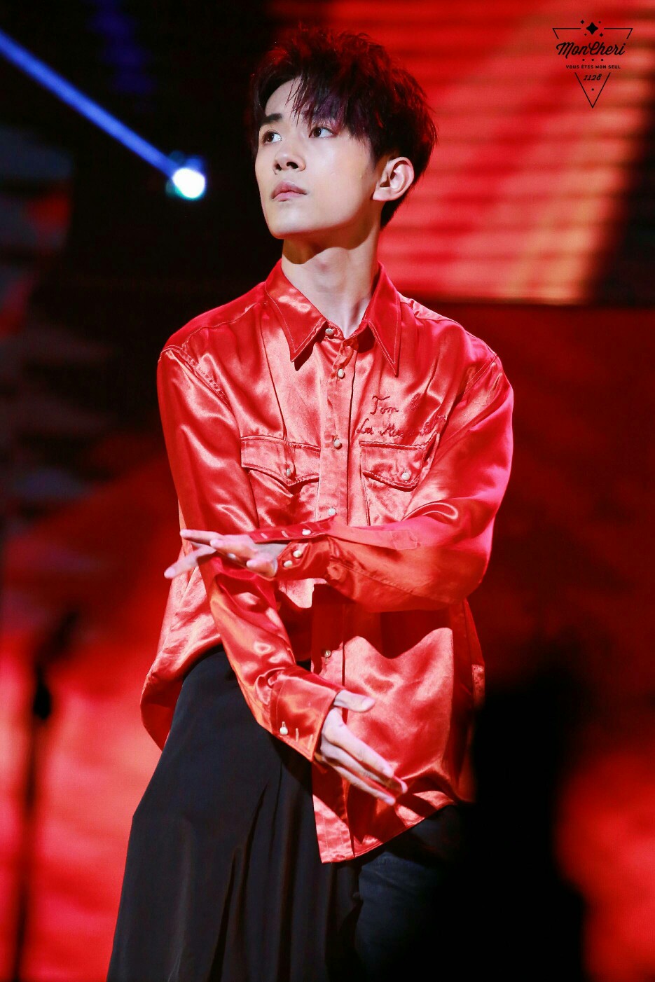 易烊千玺#tfboys 1128易烊千玺十七岁生日会 高清 帅气